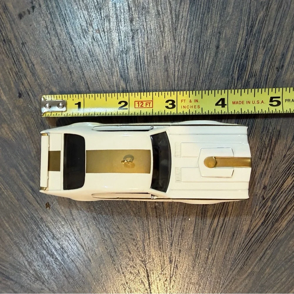 Hallmark Keepsake 1969 Hurst Oldsmobile 442‎ Ornament - White and Gold